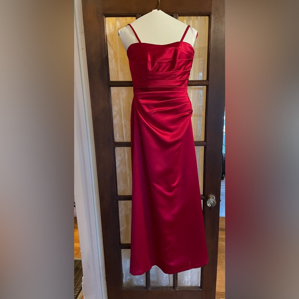 DaVinci Bridesmaid Dress, crimson, sz 4 - removable straps